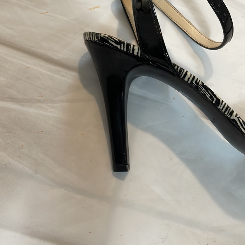 Nine West women’s NWOT strapped heel size 10 - Picture 8 of 9